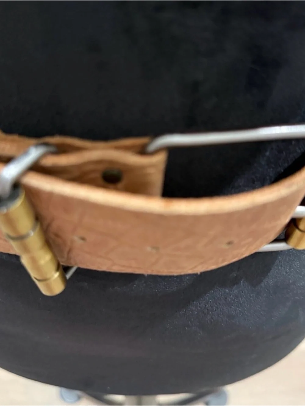 Women’s leather belt with 2 tone buckle
